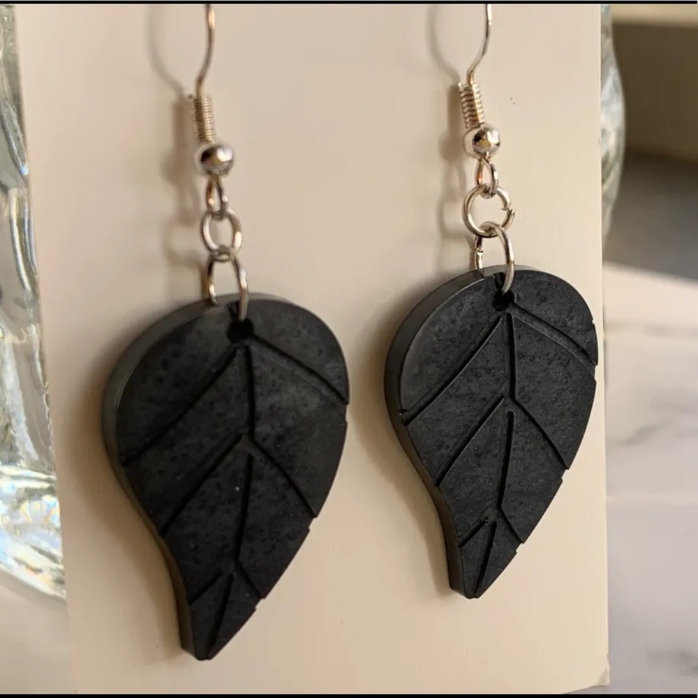 Pearlescent black leaf earrings